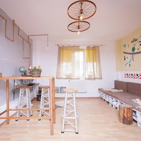 Хостел Bucur's Shelter