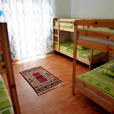 Хостел Bucur's Shelter