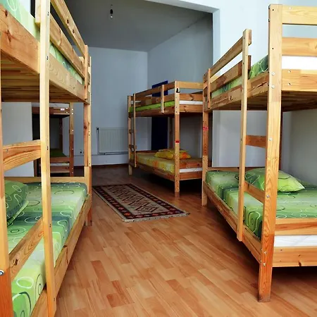 Bucur's Shelter Bucureşti